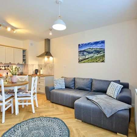 Retro Bieszczady Apartment Ustrzyki Dolne Ngoại thất bức ảnh